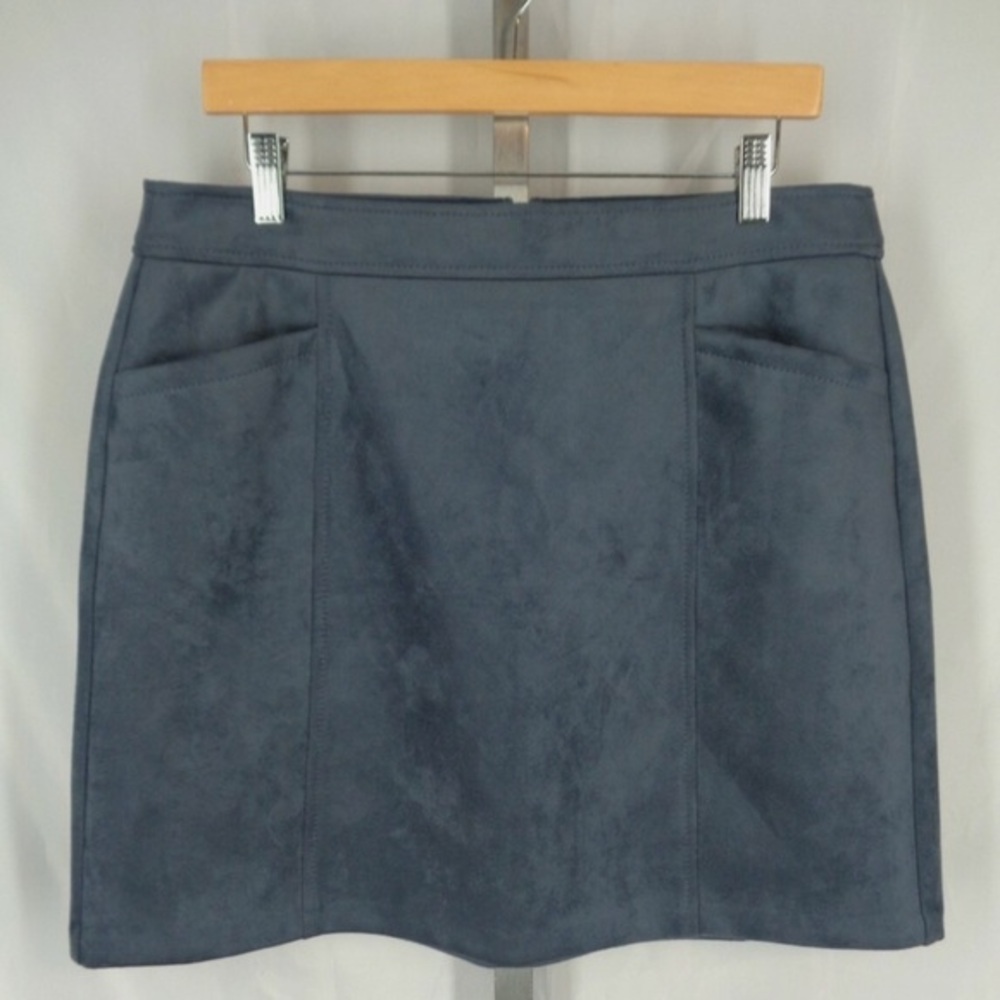 LOFT size 16 faux suede skirt with front pockets